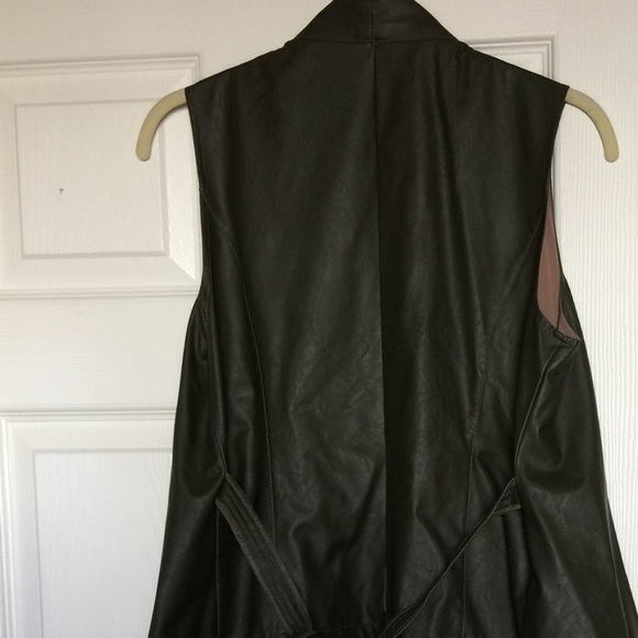 Unique Vest - Picture 2 of 2