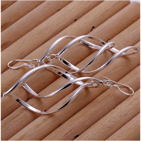 925 Sterling Silver Cross Leaf Dangle Earrings - Picture 2 of 3