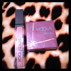One Hoola bronzer and one smashbox lip gloss 🎀