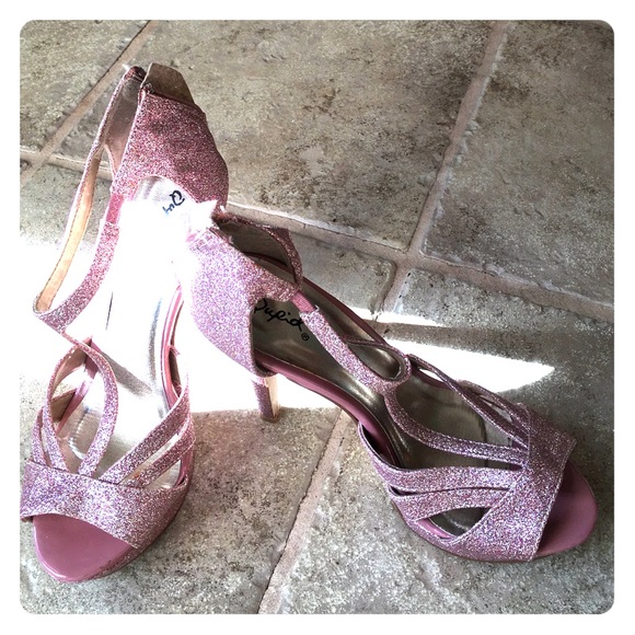 Super cute pink glitter Qupid heels size 7.