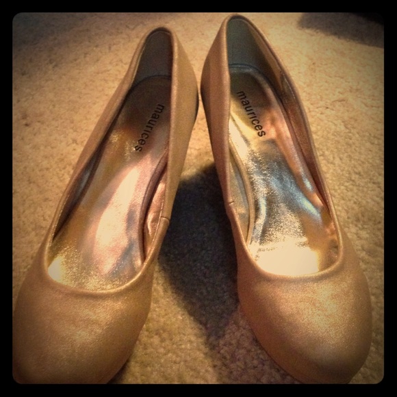 Size 8 shimmery wedges
