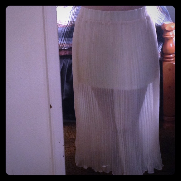 NWOT!! Alythea Cream Pleated Skirt//flowy/flirty - Picture 2 of 3