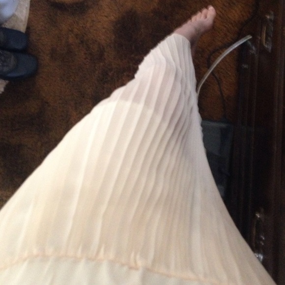 NWOT!! Alythea Cream Pleated Skirt//flowy/flirty - Picture 3 of 3