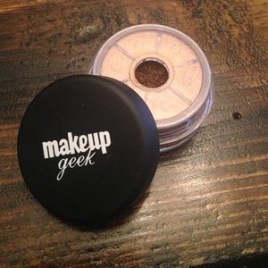 Makeup geek pigment in Poker Face