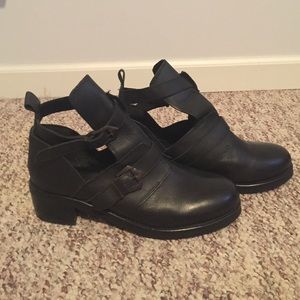TOPSHOP ARABEL2 Cutout Boots