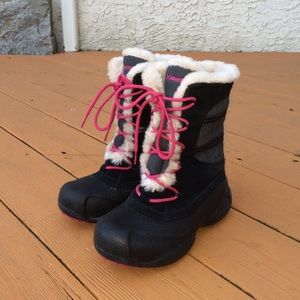 Columbia snow boots size 4