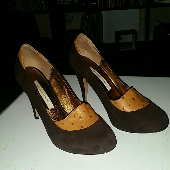 Cynthia vincent ostrich heels "Sierra" pump