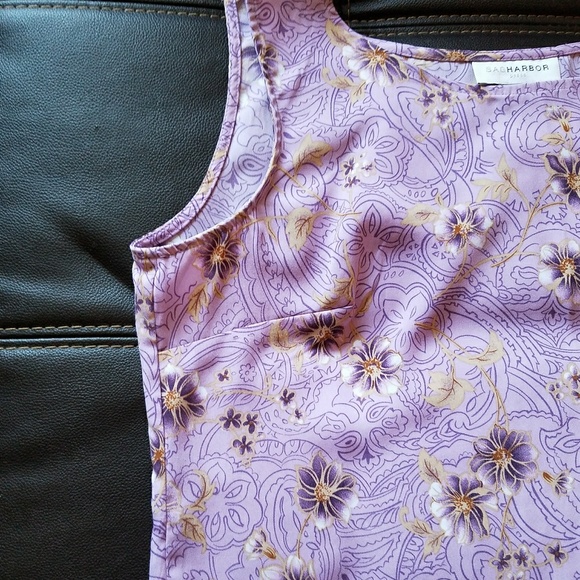 Lovely lavender tank top, so versatile - Picture 5 of 6