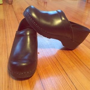 LLbean clogs in black