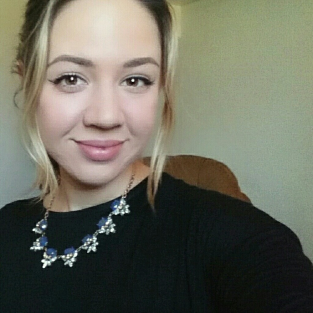 Meet your Posher, Hilary