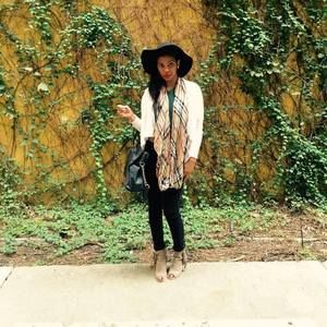 Meet your Posher, Monique