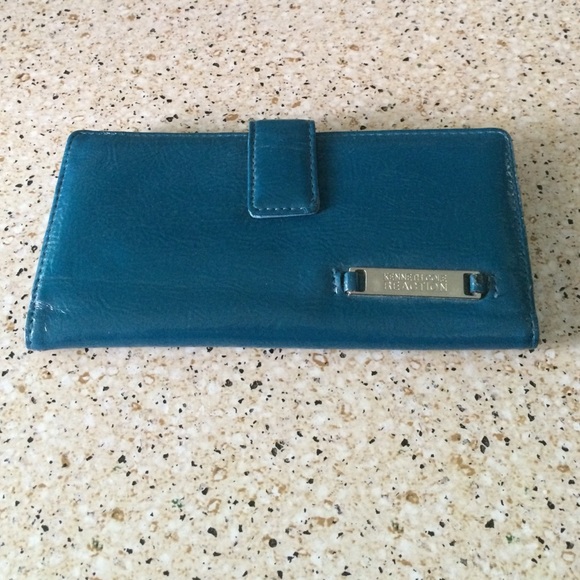 Kenneth Cole Reaction Handbags - Kenneth Cole Reaction wallet