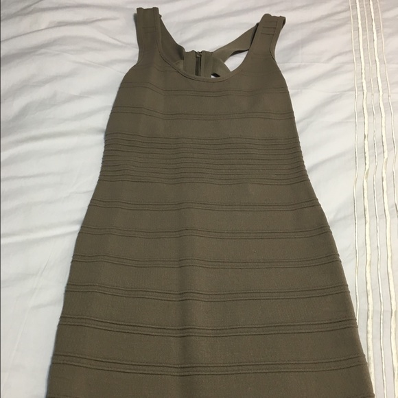 Dress super cute on. Wore it once.