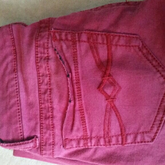 Burgendy colored Jean's - Picture 3 of 3