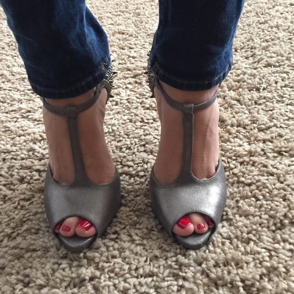 Metallic silver/grey stiletto