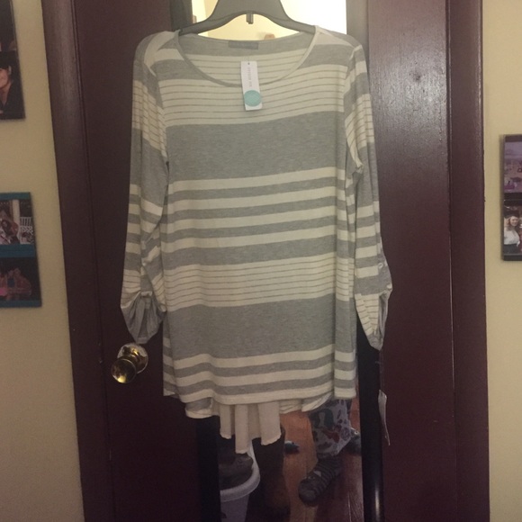Striped fan back top.