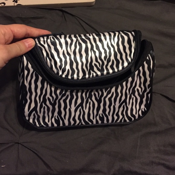 Cosmetic bag