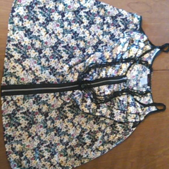 Floral spaghetti strap top and necklace - Picture 1 of 3