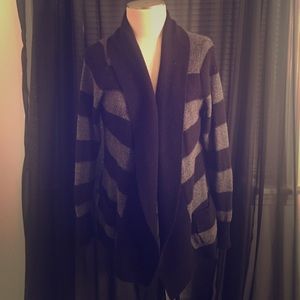Black & grey rib knit cardi-wrap w/ pockets!