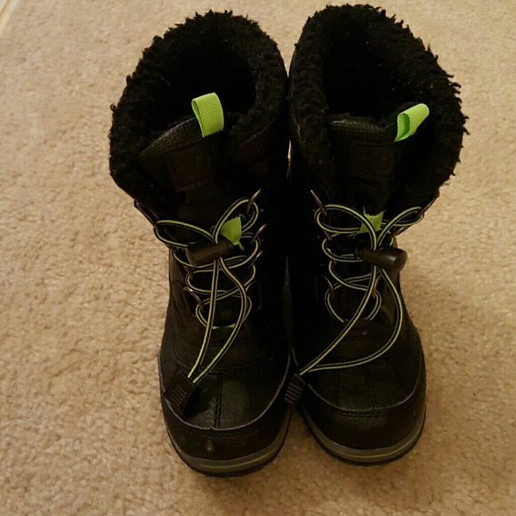 *SOLD * Boy's size 12 totes winter boots - Picture 1 of 4