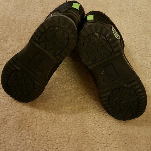 *SOLD * Boy's size 12 totes winter boots - Picture 2 of 4