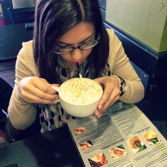 Meet your Posher, Nichole - Picture 3 of 4