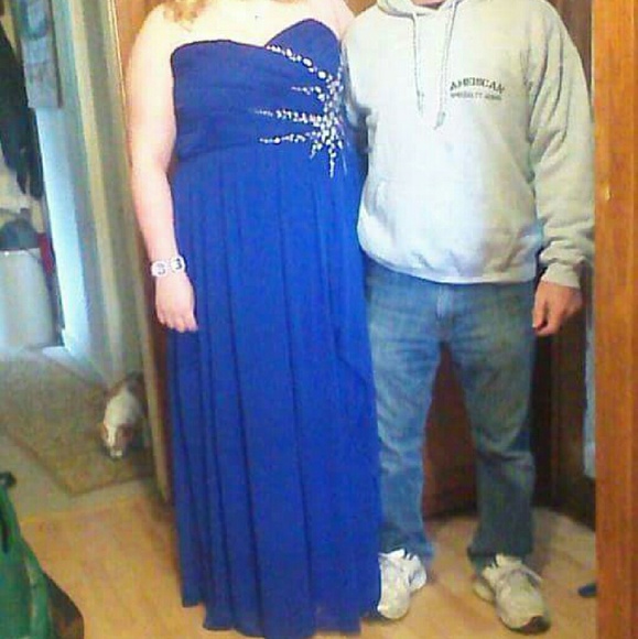 Homecoming/prom dresses - Picture 2 of 4