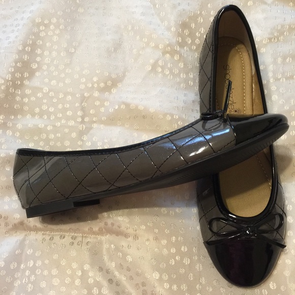 Shoe Dazzle Shoes - Gray/Black Patent Flats