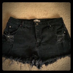 Relaxed Riders by Lee Black Highwaist Shorts 16