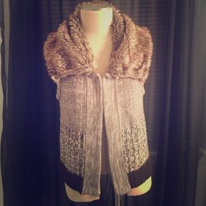 Knit vest with a fur neckline! Fur is removable 😻