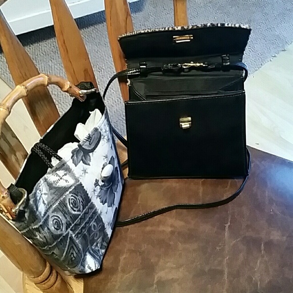 2 Small Purses - Picture 2 of 2