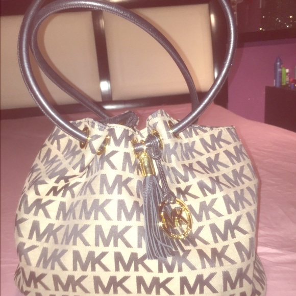 Micheal kors purse