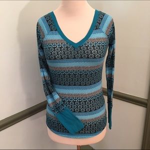 Long sleeve V neck and back shirt.