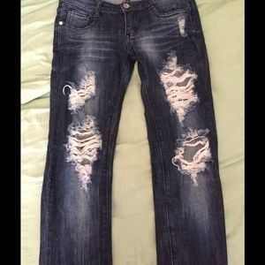 Distressed jeans with pocket detail