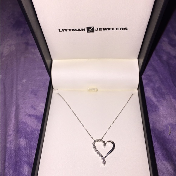 White gold 1/4c diamond necklace