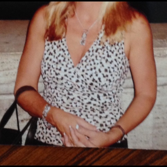 BCBG Stretchy fitted top. - Picture 4 of 4