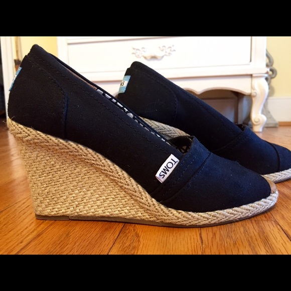 TOMS BLACK CANVAS WOMEN'S WEDGES