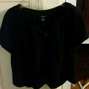 Eyelet jacket with button closure