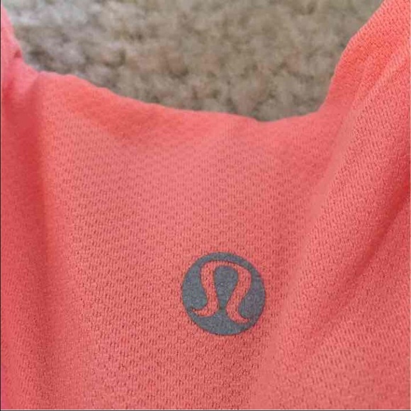 Adorable Lululemon top size 8 in perfect condition - Picture 3 of 4