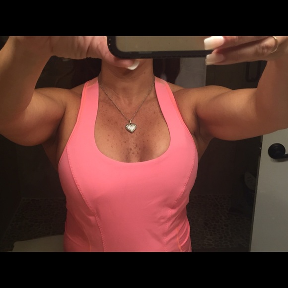 Adorable Lululemon top size 8 in perfect condition - Picture 4 of 4