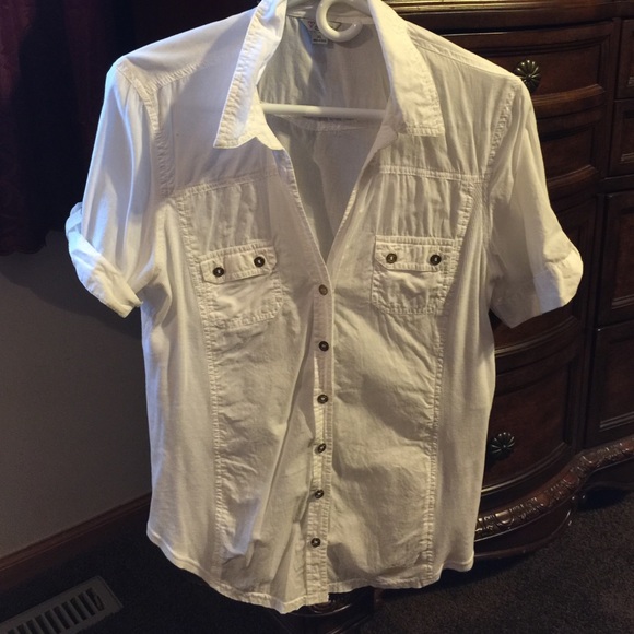 Women Guess shirt size Xl.
