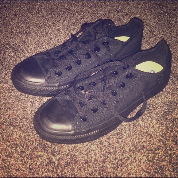 All Black Low All Star Converse