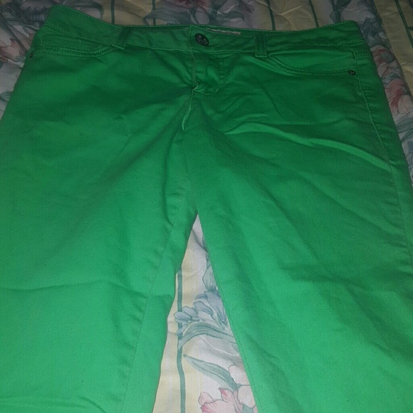 Green lowrise pants