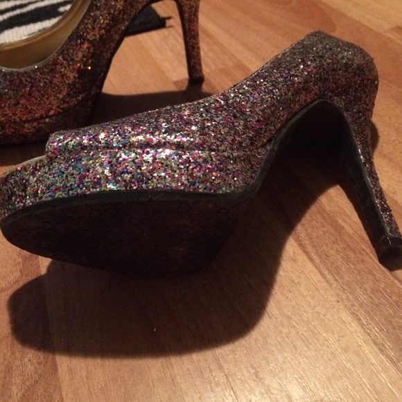 Heels - Picture 2 of 4