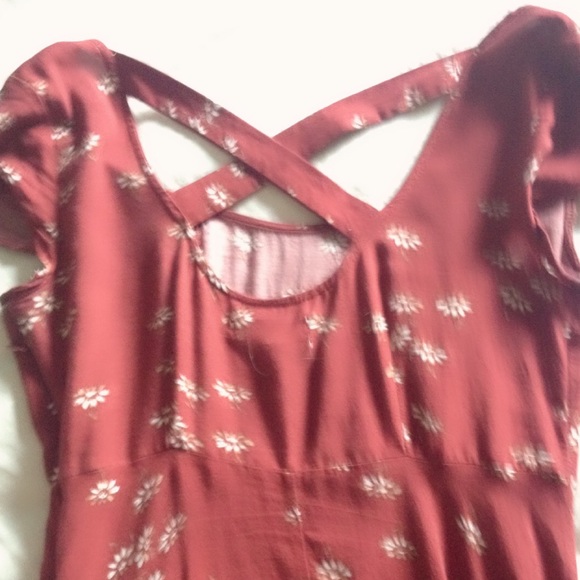 RED DRESS WITH DAISYS 🌸❤️ - Picture 3 of 4