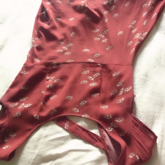 RED DRESS WITH DAISYS 🌸❤️ - Picture 4 of 4