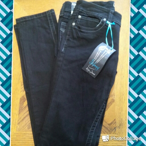 NWT Ariya Black Skinny Curvy Jeans 5/6