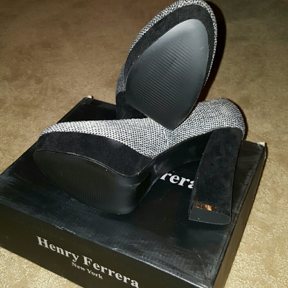 Platform High Heels - Picture 4 of 4