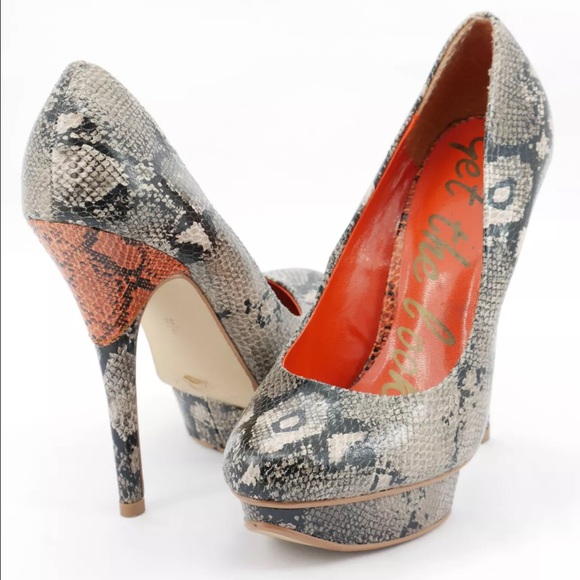 Sexy Snakeskin pumps
