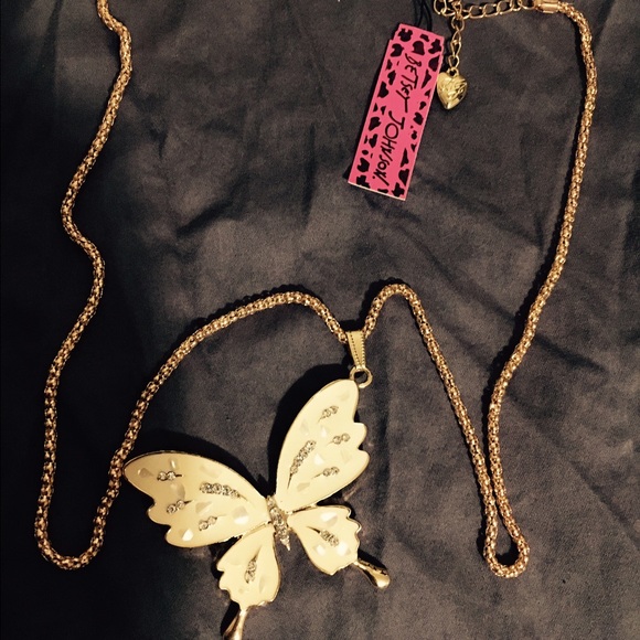 💖Betsy Johnson Butterfly pendant necklace💖
